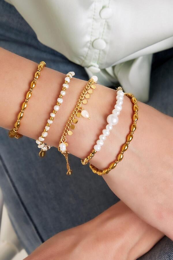 Bracelet with pearls and circles